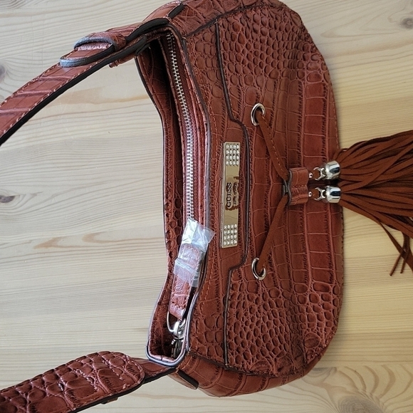 𝅺NWOT GUESS Handbag - Picture 4 of 5